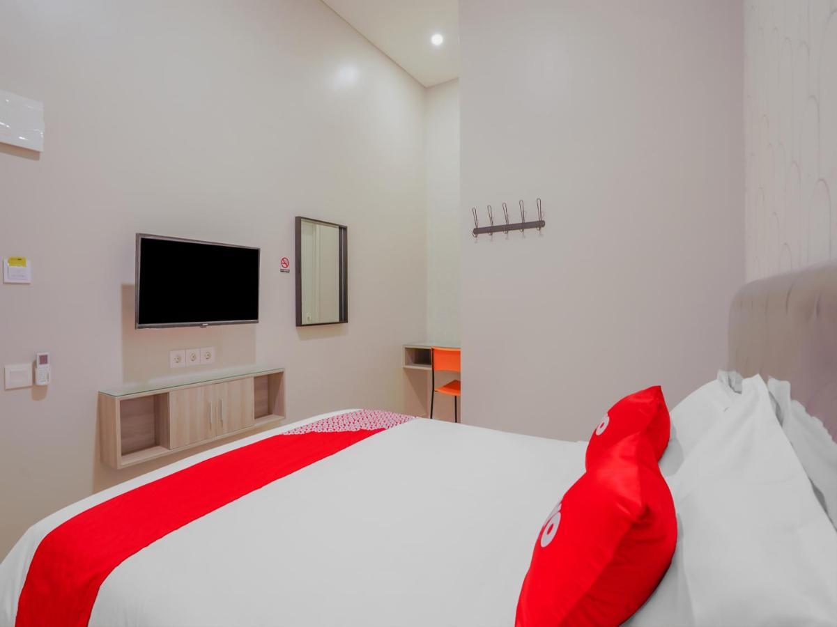 Super Oyo Capital O 90336 Olive Guest House Surabaya Exterior foto