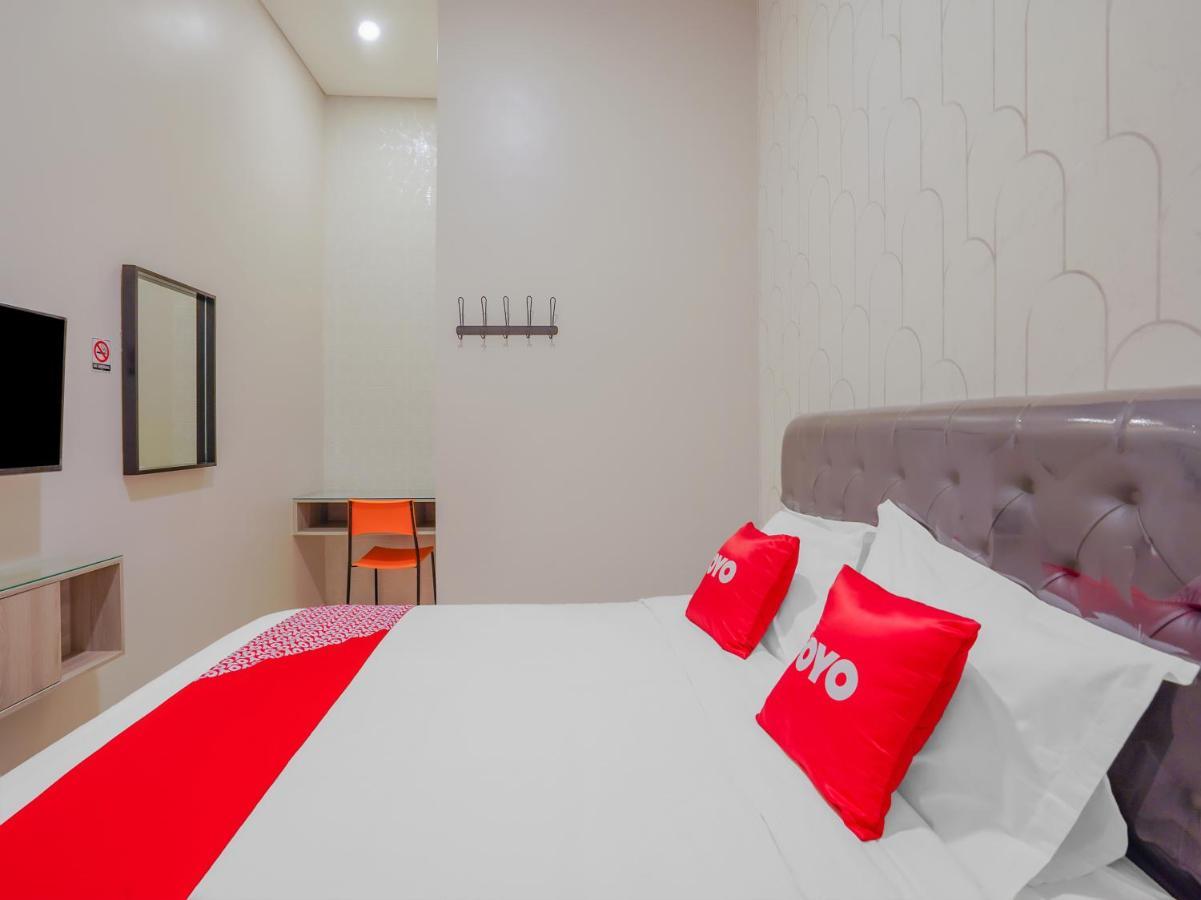 Super Oyo Capital O 90336 Olive Guest House Surabaya Exterior foto